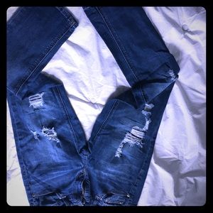 Distressed jeans 🌻